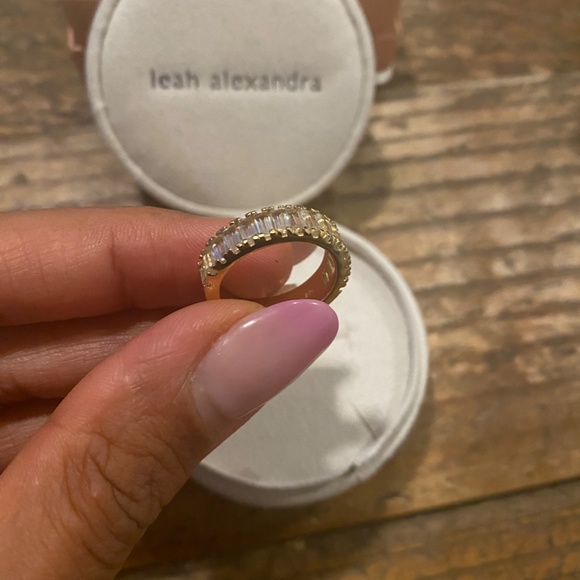 Leah Alexandra - Picture 3 of 6